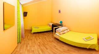 Гостиница Хостел Барнаул Барнаул Стандартный двухместный номер с 2 отдельными кроватями и общей ванной комнатой-16