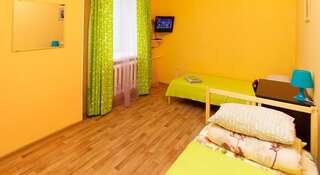 Гостиница Хостел Барнаул Барнаул Стандартный двухместный номер с 2 отдельными кроватями и общей ванной комнатой-17